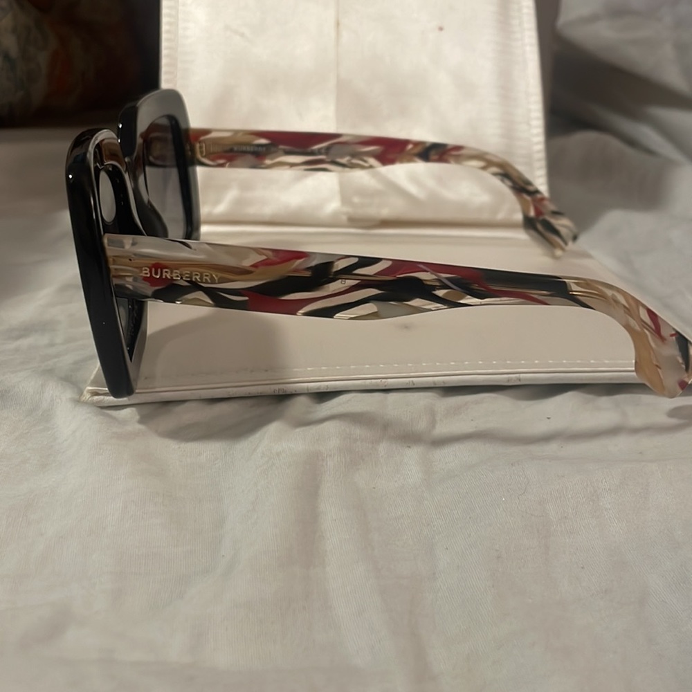 Authentic Burberry sunglasses. B 4284 3803/13 520022. Black square glasses - Picture 4 of 7
